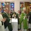 Ks. Arcybiskup odmawia modlitwę